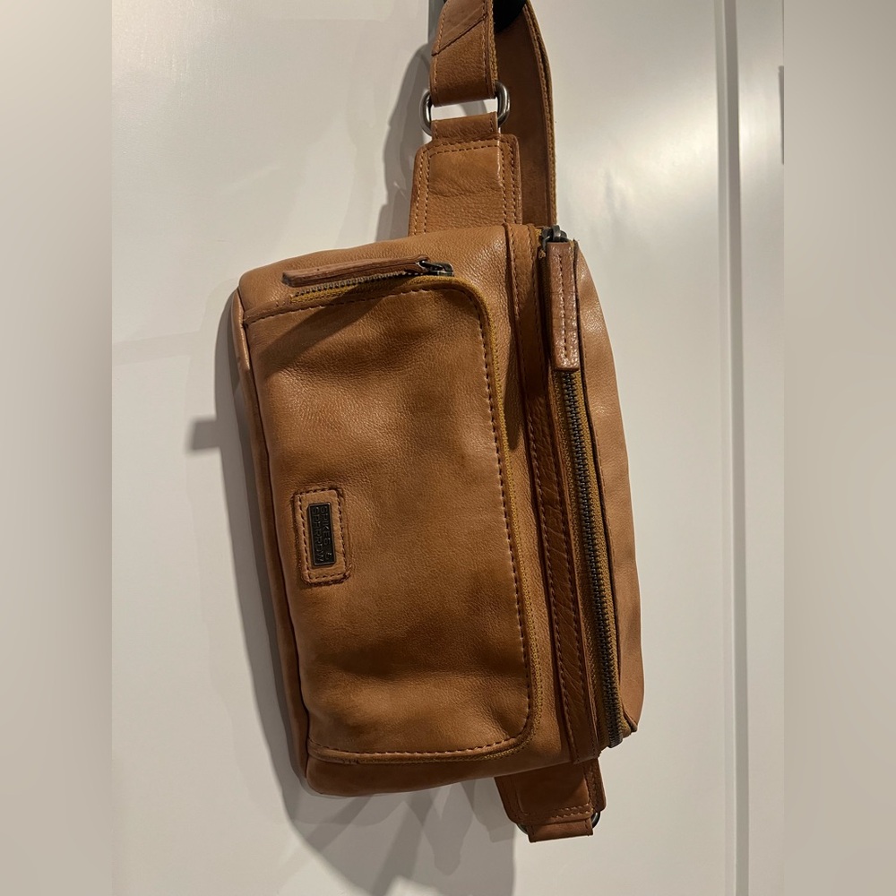 Spikes & Sparrow Leather Crossbody Fannypack Beltbag